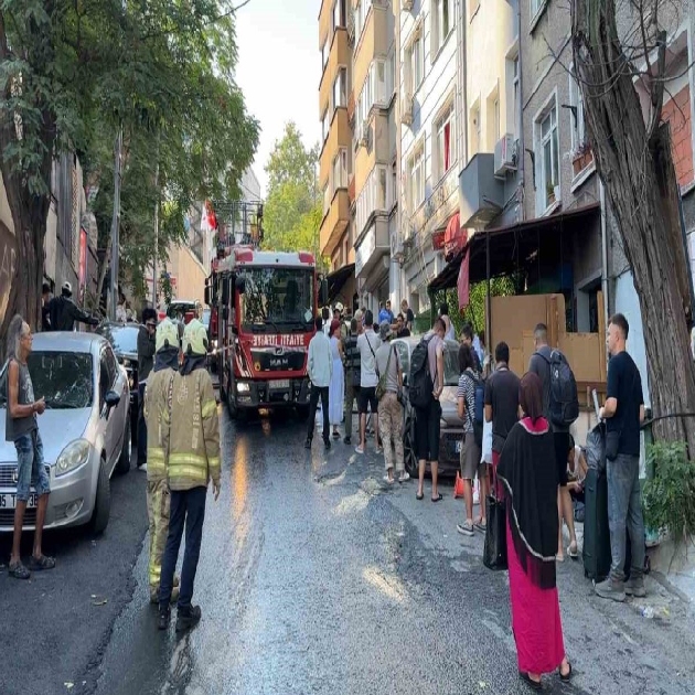 İstanbul'da otel yangını: 17 kişi tahliye edildi